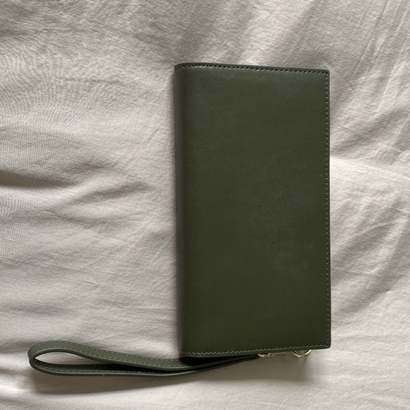 Danier Leather Clutch/Wristlet - Picture 2 of 7